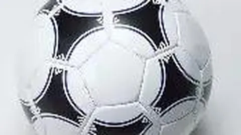 刘芮麟街边热吻引热议，已婚生子传闻成真？粉丝：迹象早已明显？